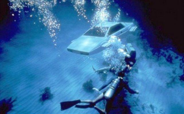 Maşina-submarin a lui James Bond, vândută cu 650.000 euro